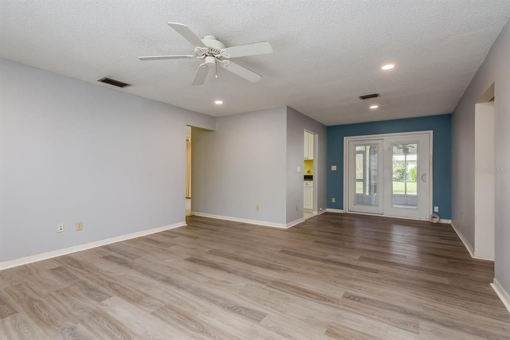 На продажу: $375,000 (2 спален, 2 ванн, 1211 Квадратных фут)