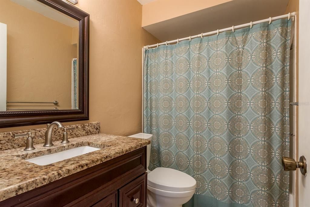 На продажу: $375,000 (2 спален, 2 ванн, 1211 Квадратных фут)