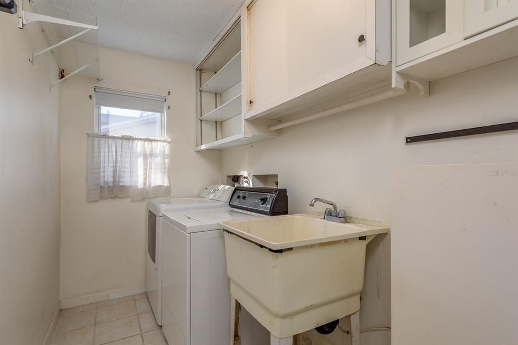 На продажу: $375,000 (2 спален, 2 ванн, 1211 Квадратных фут)