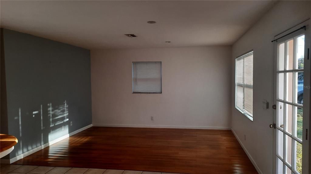 В аренду: $1,700 (3 спален, 2 ванн, 1066 Квадратных фут)