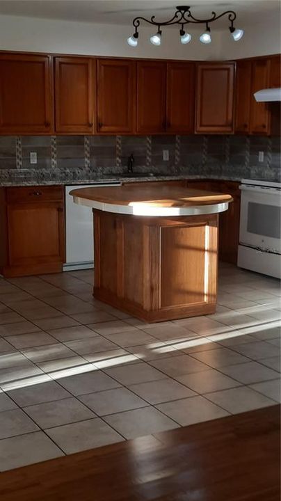 В аренду: $1,700 (3 спален, 2 ванн, 1066 Квадратных фут)