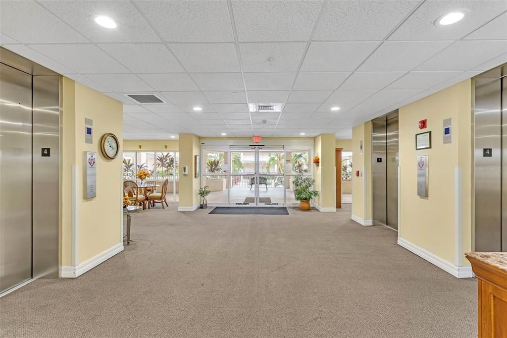 待售: $149,000 (2 贝兹, 2 浴室, 1033 平方英尺)