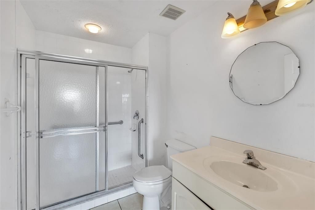 待售: $149,000 (2 贝兹, 2 浴室, 1033 平方英尺)