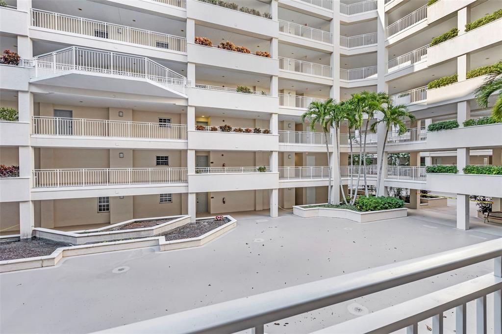 待售: $149,000 (2 贝兹, 2 浴室, 1033 平方英尺)