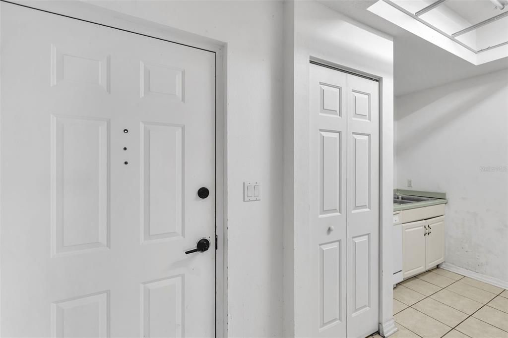 待售: $149,000 (2 贝兹, 2 浴室, 1033 平方英尺)