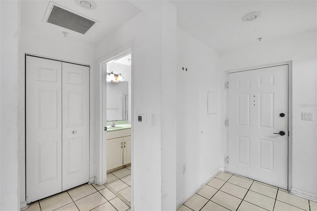 待售: $149,000 (2 贝兹, 2 浴室, 1033 平方英尺)