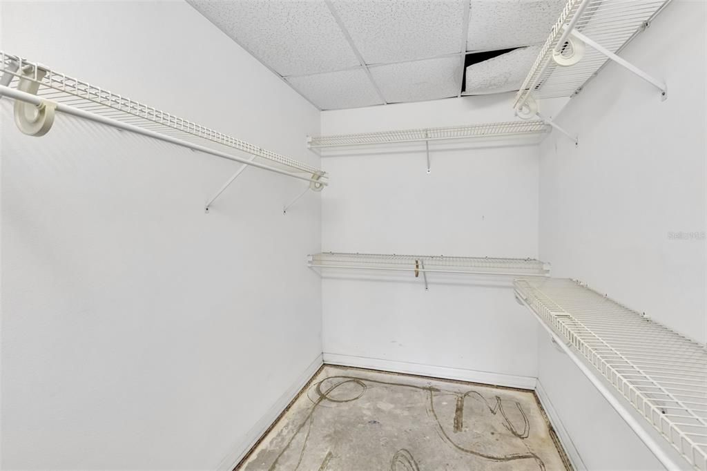 待售: $149,000 (2 贝兹, 2 浴室, 1033 平方英尺)