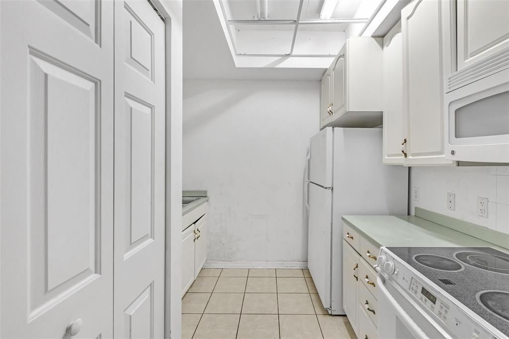 待售: $149,000 (2 贝兹, 2 浴室, 1033 平方英尺)