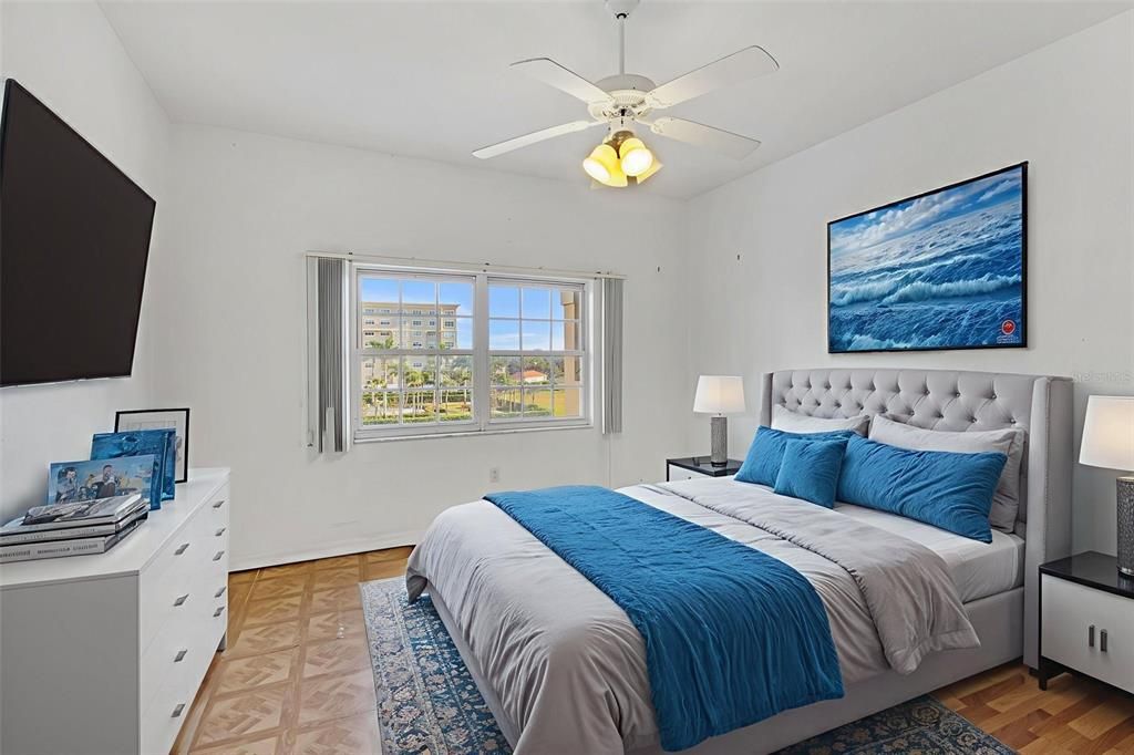 待售: $149,000 (2 贝兹, 2 浴室, 1033 平方英尺)