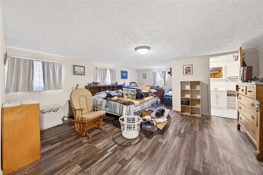 For Sale: $199,000 (4 beds, 2 baths, 1608 Square Feet)