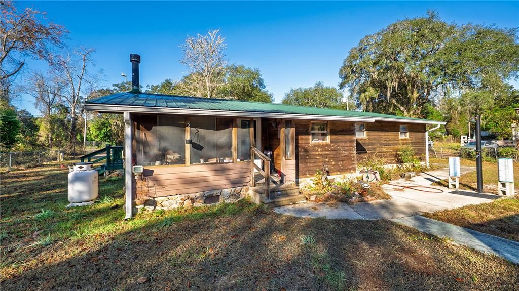 For Sale: $199,000 (4 beds, 2 baths, 1608 Square Feet)