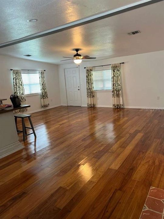 For Sale: $340,000 (2 beds, 2 baths, 1100 Square Feet)