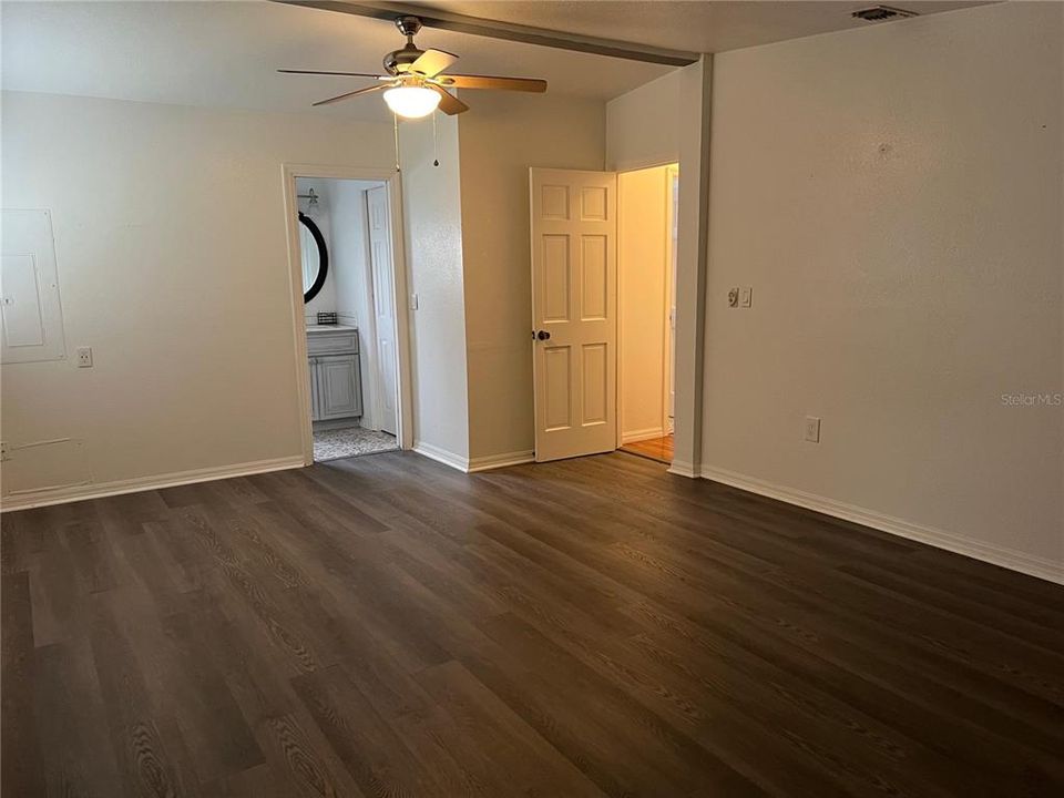 For Sale: $340,000 (2 beds, 2 baths, 1100 Square Feet)