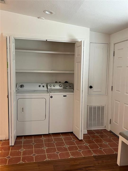 For Sale: $340,000 (2 beds, 2 baths, 1100 Square Feet)