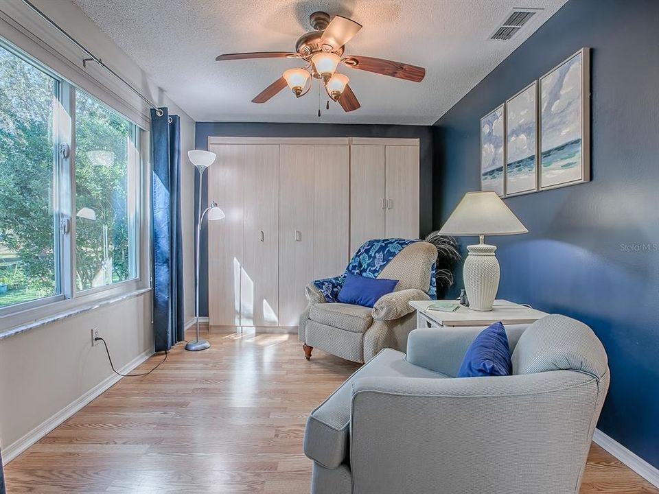 待售: $309,500 (2 贝兹, 2 浴室, 1239 平方英尺)