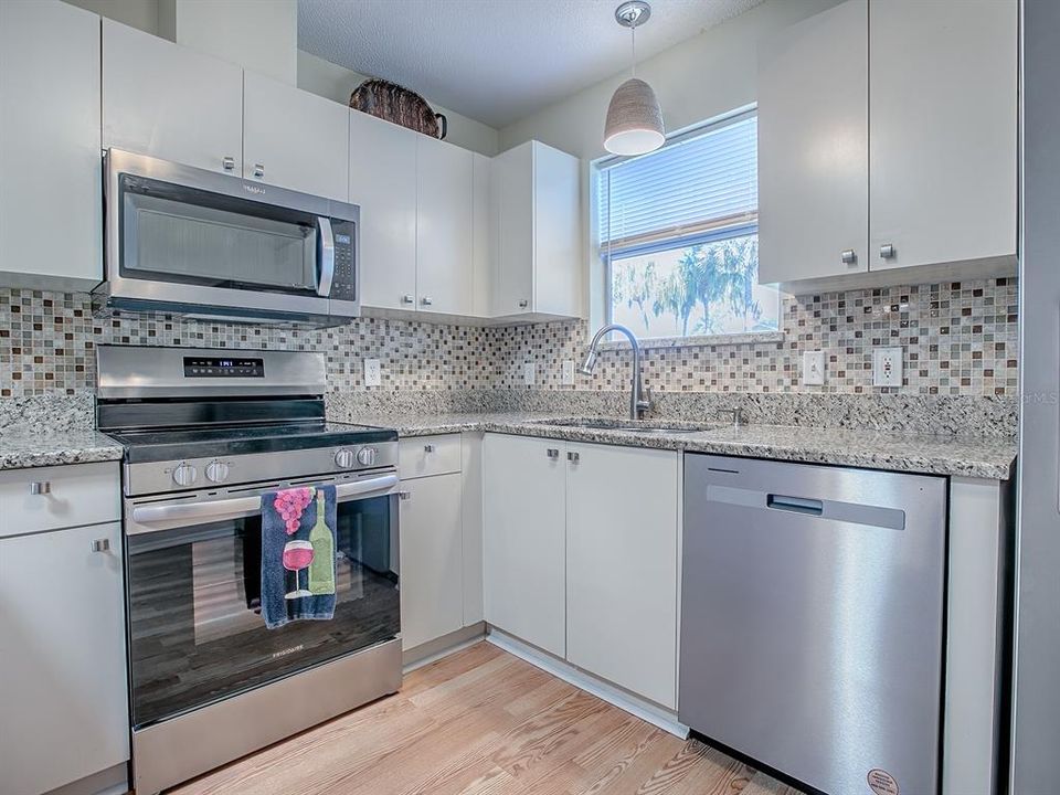 待售: $309,500 (2 贝兹, 2 浴室, 1239 平方英尺)