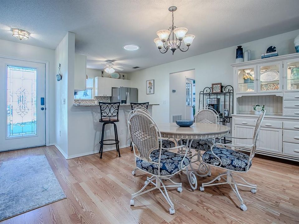 待售: $309,500 (2 贝兹, 2 浴室, 1239 平方英尺)