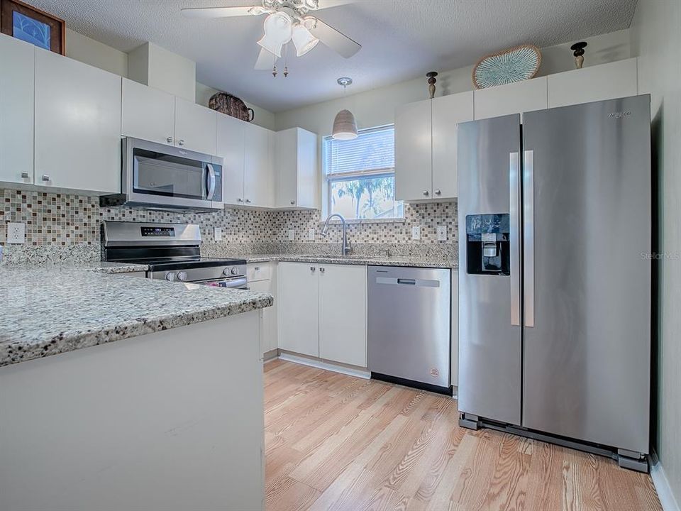 待售: $309,500 (2 贝兹, 2 浴室, 1239 平方英尺)