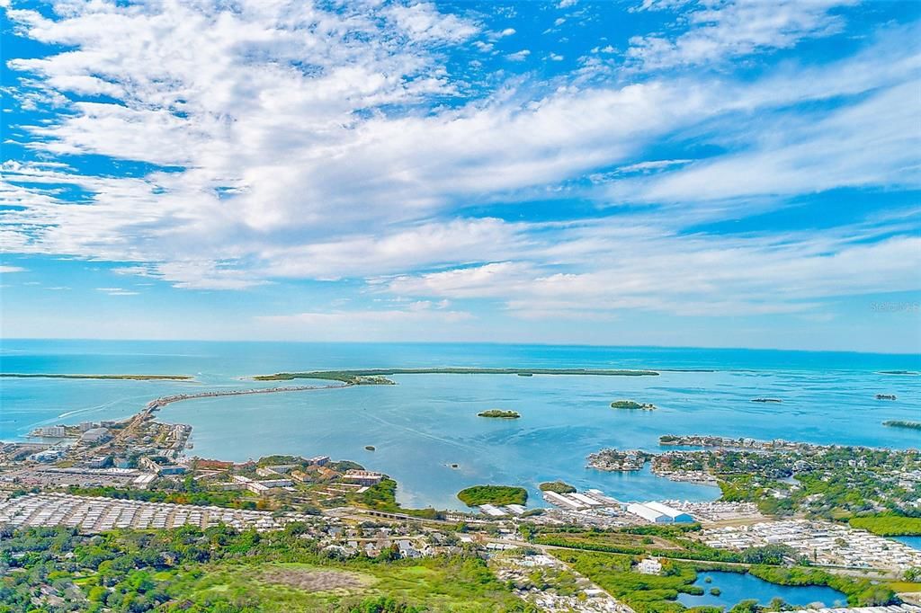 合同活跃: $174,900 (2 贝兹, 2 浴室, 925 平方英尺)