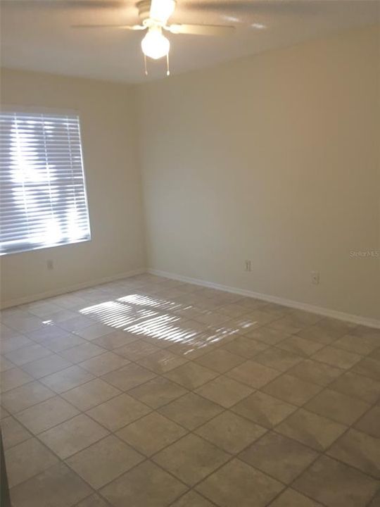 На продажу: $174,900 (2 спален, 2 ванн, 925 Квадратных фут)