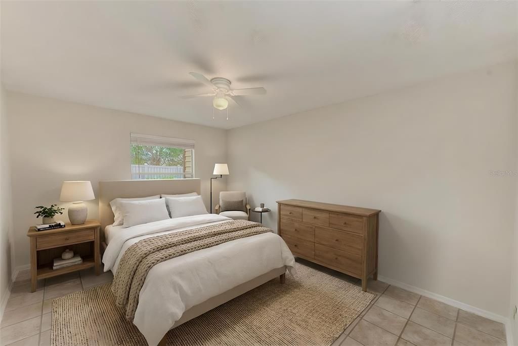 合同活跃: $174,900 (2 贝兹, 2 浴室, 925 平方英尺)