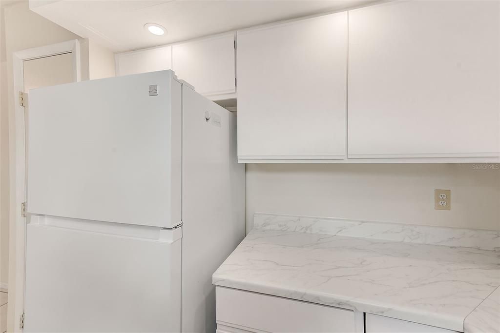 合同活跃: $174,900 (2 贝兹, 2 浴室, 925 平方英尺)