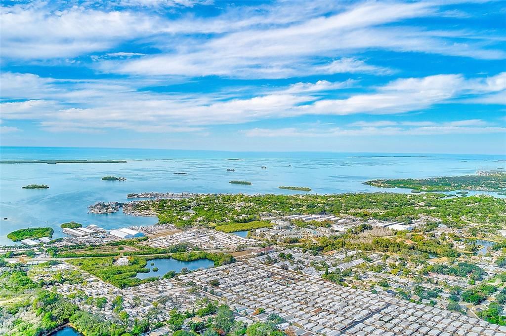 合同活跃: $174,900 (2 贝兹, 2 浴室, 925 平方英尺)