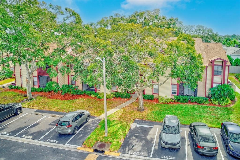 合同活跃: $174,900 (2 贝兹, 2 浴室, 925 平方英尺)