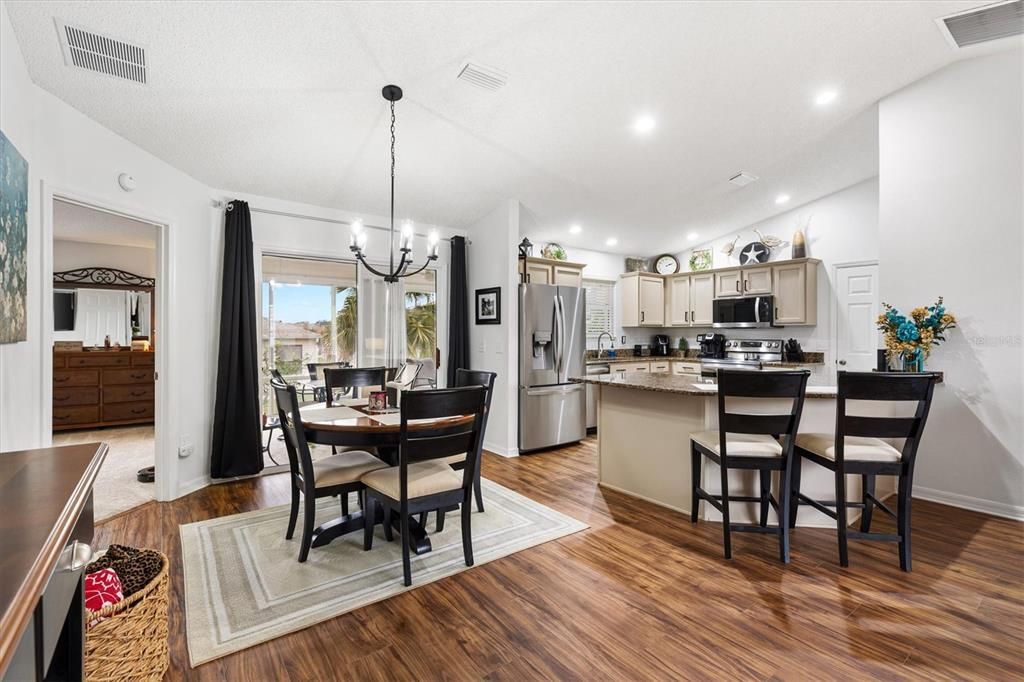 待售: $339,900 (2 贝兹, 2 浴室, 1142 平方英尺)