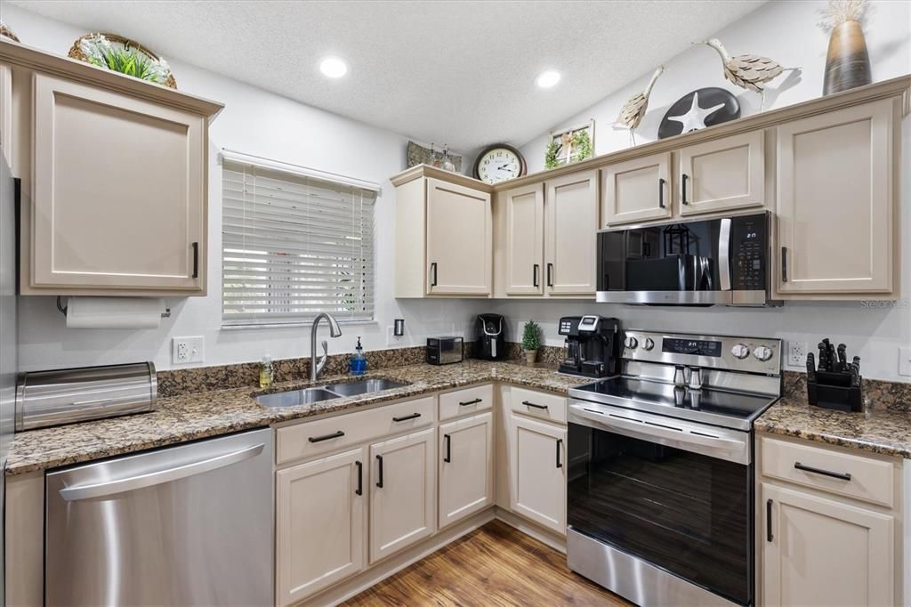 待售: $339,900 (2 贝兹, 2 浴室, 1142 平方英尺)