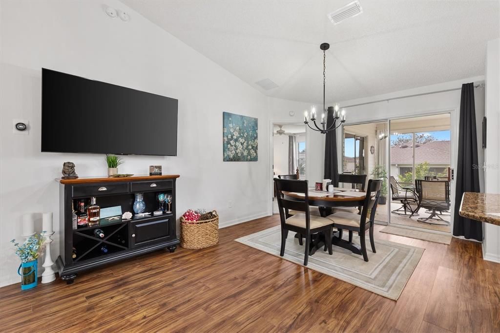 待售: $339,900 (2 贝兹, 2 浴室, 1142 平方英尺)