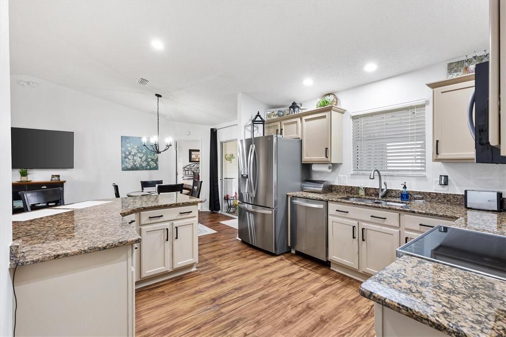 待售: $339,900 (2 贝兹, 2 浴室, 1142 平方英尺)