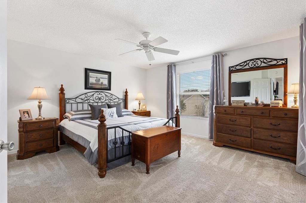 待售: $339,900 (2 贝兹, 2 浴室, 1142 平方英尺)