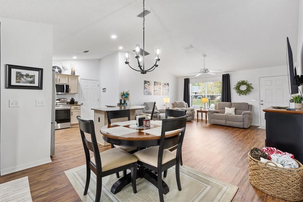 待售: $339,900 (2 贝兹, 2 浴室, 1142 平方英尺)