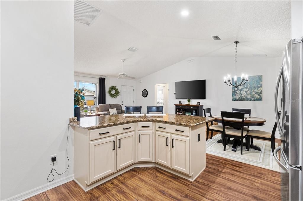 待售: $339,900 (2 贝兹, 2 浴室, 1142 平方英尺)