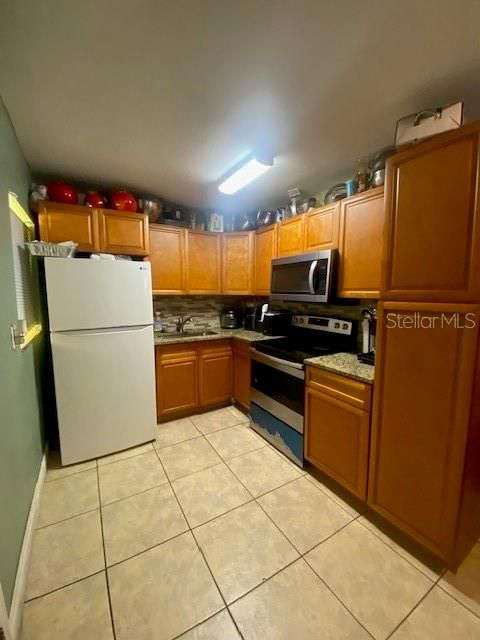 En Venta: $239,000 (5 camas, 2 baños, 836 Pies cuadrados)