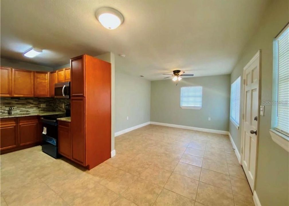 En Venta: $239,000 (5 camas, 2 baños, 836 Pies cuadrados)