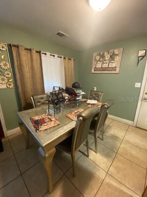 En Venta: $239,000 (5 camas, 2 baños, 836 Pies cuadrados)