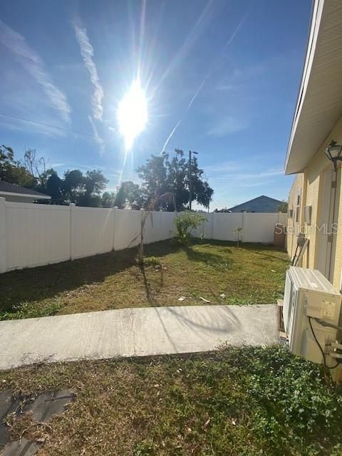 En Venta: $239,000 (5 camas, 2 baños, 836 Pies cuadrados)