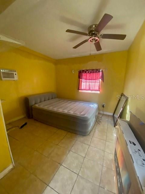 En Venta: $239,000 (5 camas, 2 baños, 836 Pies cuadrados)