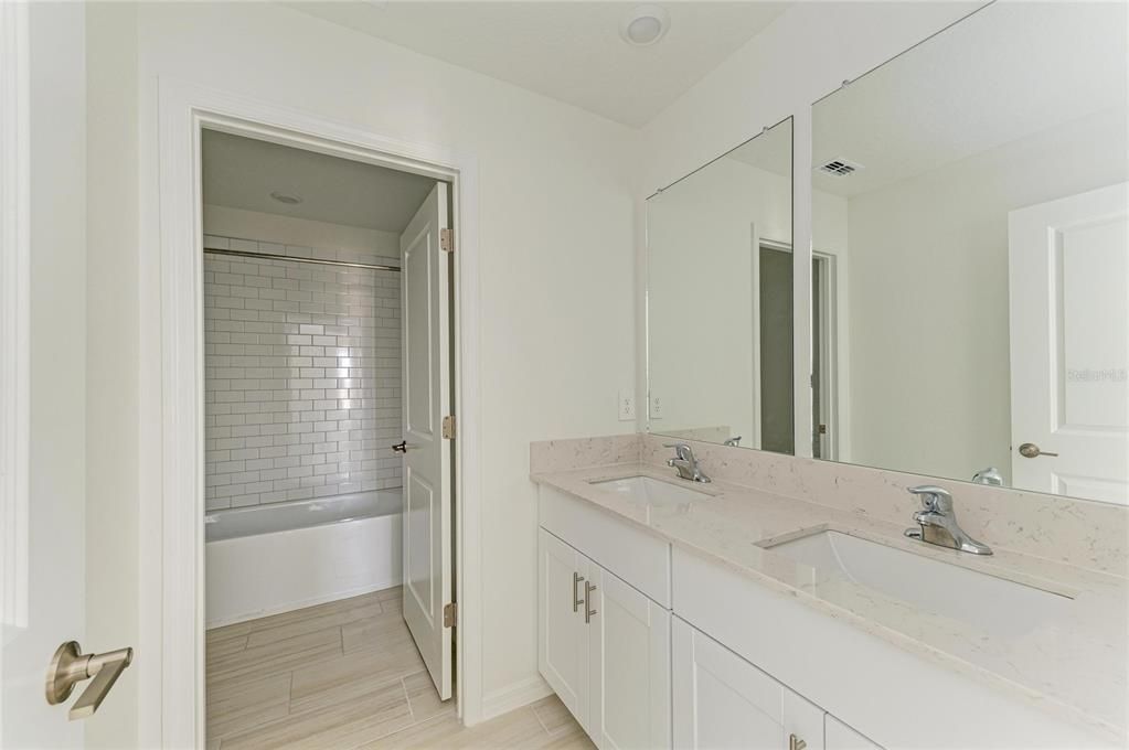 En Venta: $365,000 (5 camas, 2 baños, 2389 Pies cuadrados)