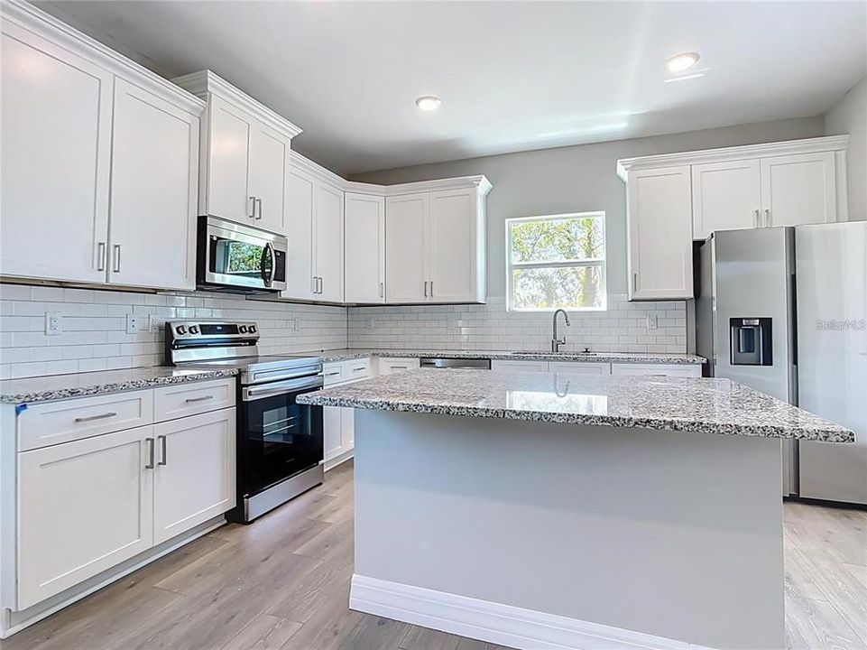 На продажу: $367,900 (4 спален, 3 ванн, 2092 Квадратных фут)