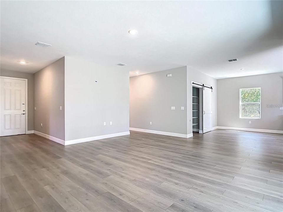 На продажу: $367,900 (4 спален, 3 ванн, 2092 Квадратных фут)