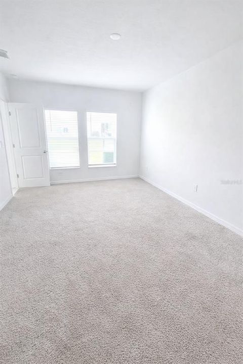 For Rent: $2,095 (4 beds, 2 baths, 1936 Square Feet)