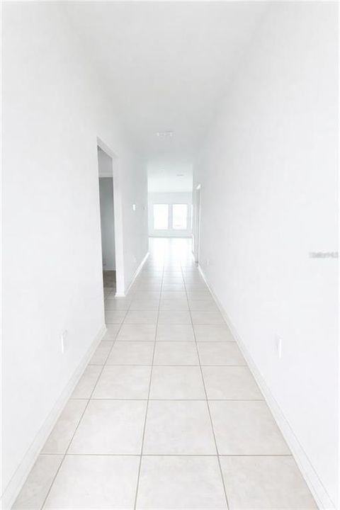 For Rent: $2,095 (4 beds, 2 baths, 1936 Square Feet)