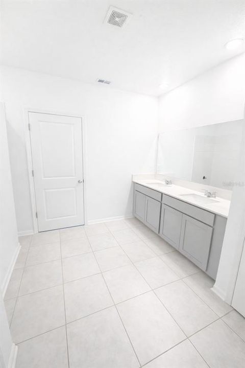 For Rent: $2,095 (4 beds, 2 baths, 1936 Square Feet)