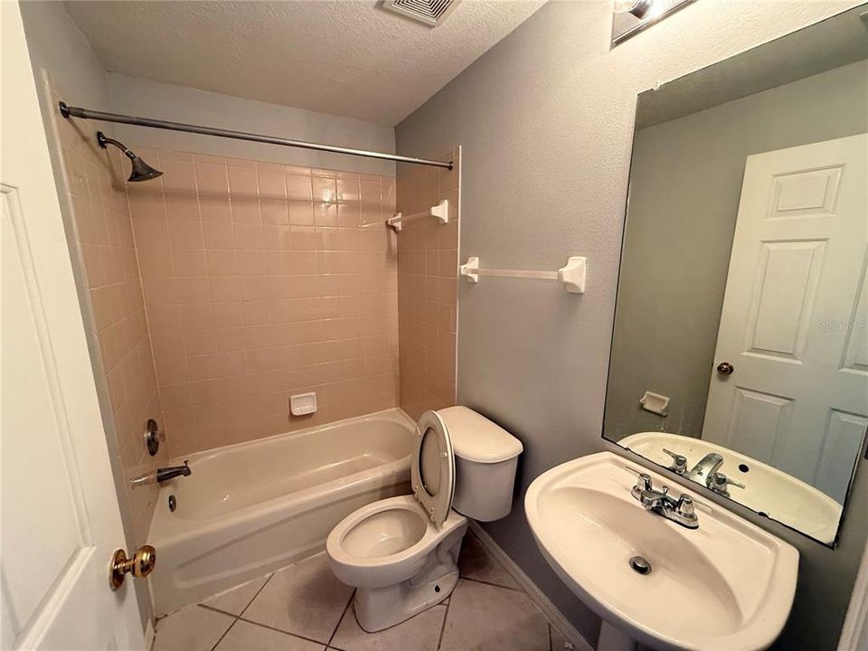 En Renta: $3,300 (5 camas, 3 baños, 3079 Pies cuadrados)