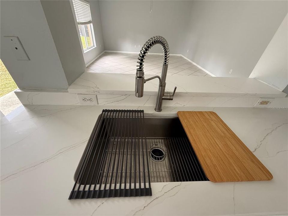 En Renta: $3,300 (5 camas, 3 baños, 3079 Pies cuadrados)