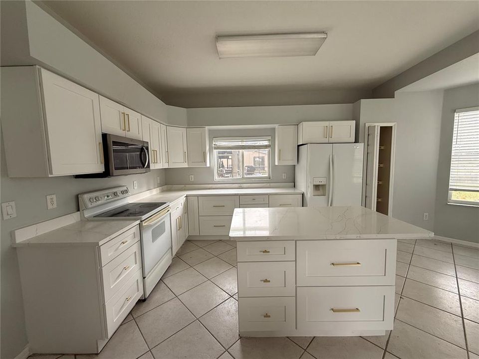 En Renta: $3,300 (5 camas, 3 baños, 3079 Pies cuadrados)