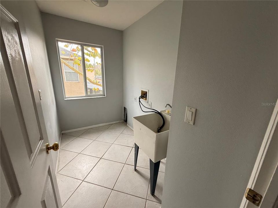 En Renta: $3,300 (5 camas, 3 baños, 3079 Pies cuadrados)